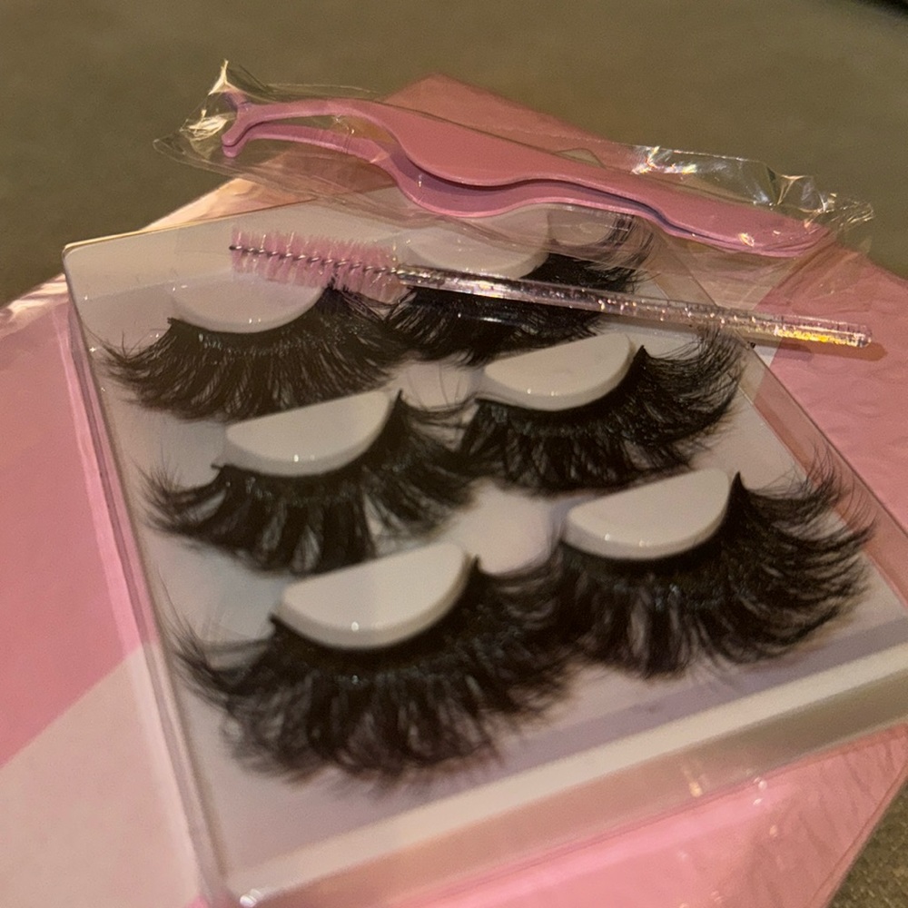 25mm Mink Eyelashes in “Be bold”